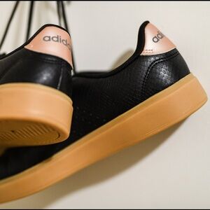 Woman’s Adidas Advantage 2.0 Sneakers